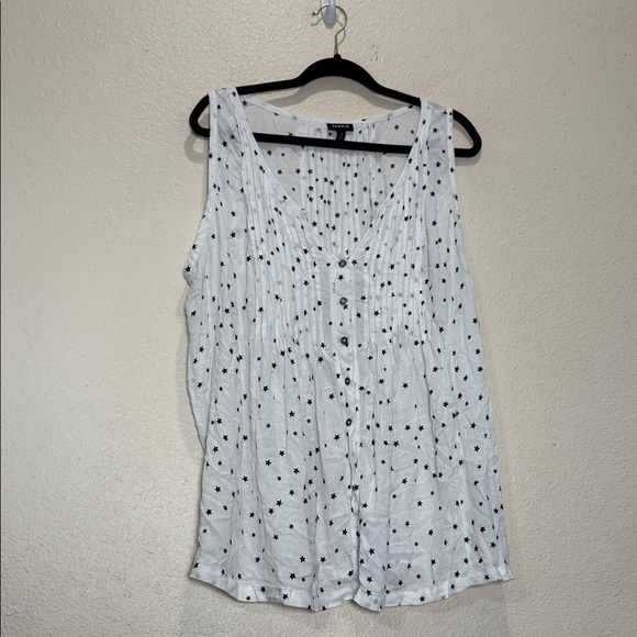 Torrid Star Print Dobby Pleat Front Tank 3X - Picture 3 of 7